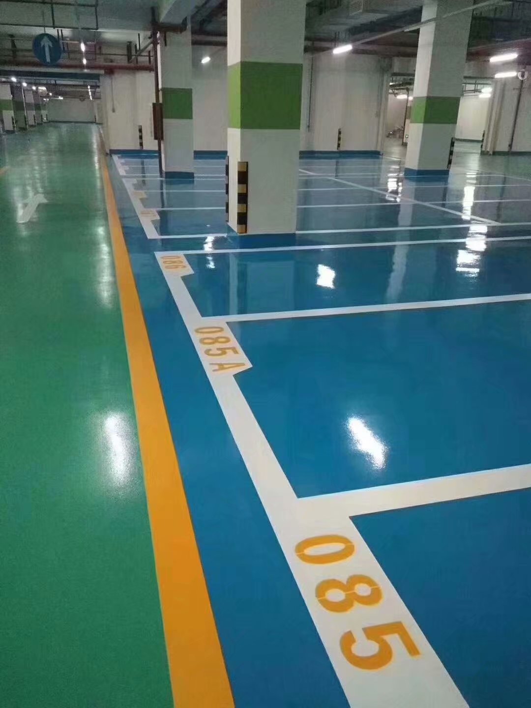 环氧地坪漆与水泥地坪的性能对比