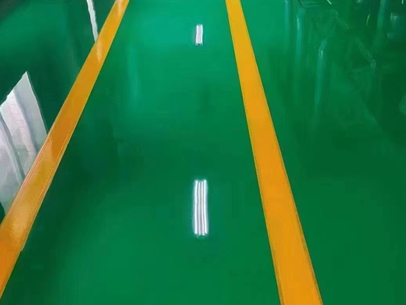 环氧地坪漆的耐磨、耐压与抗腐蚀